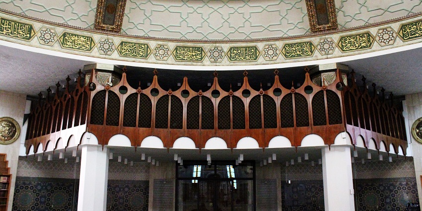Exquisite mosque built over water with stunning coastal views.
