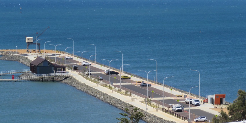 Shop, dine, and explore the vibrant Jetty Road, the cultural epicentre of the suburb.