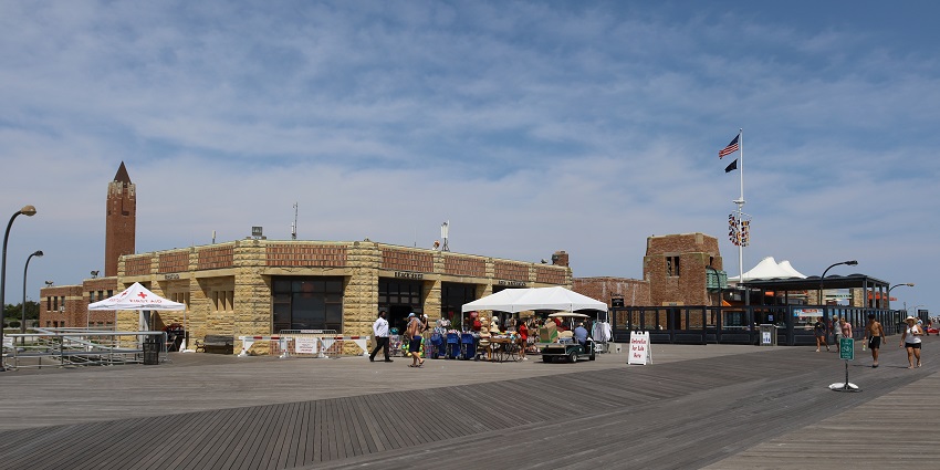 A picturesque view of a Jones Beach Mall, a New York beach mall, with a wooden boardwalk.