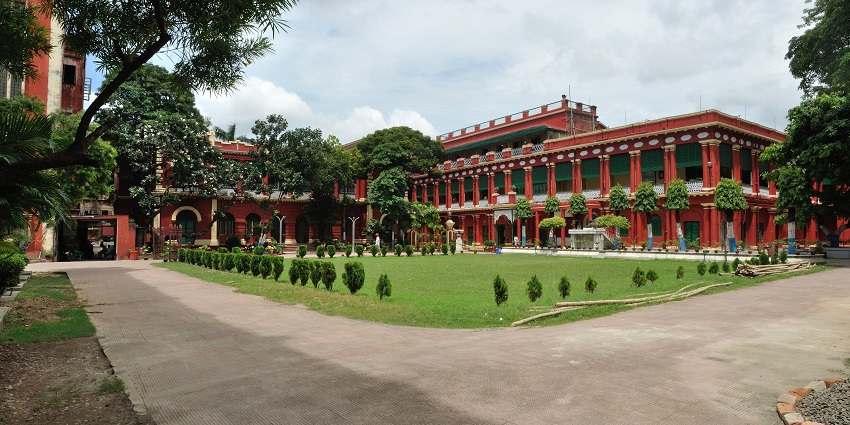 A picture of Jorasanko Thakur Bari, which is one of the top haunted Places in West Bengal.