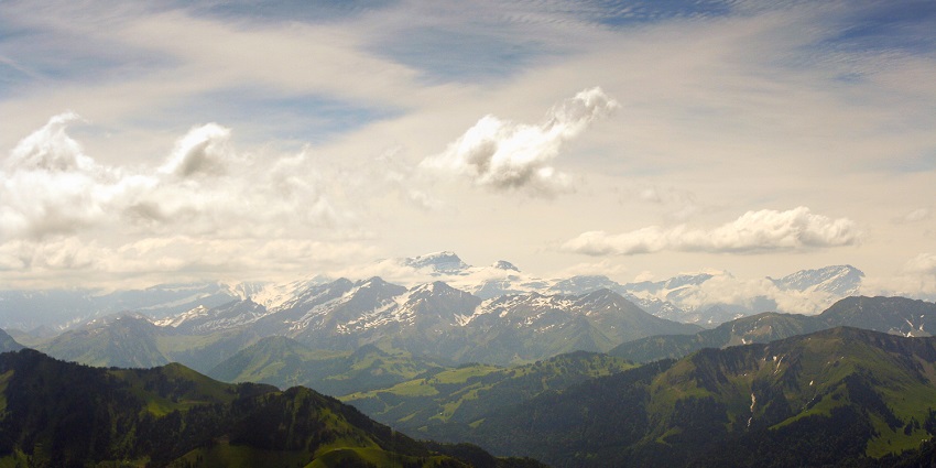 Explore Jura's rolling hills, scenic valleys, and picturesque villages.