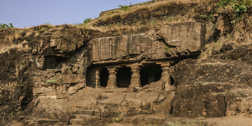 A picture of Kachargadh, hills opposite Nagzira, house ancient rock carvings.