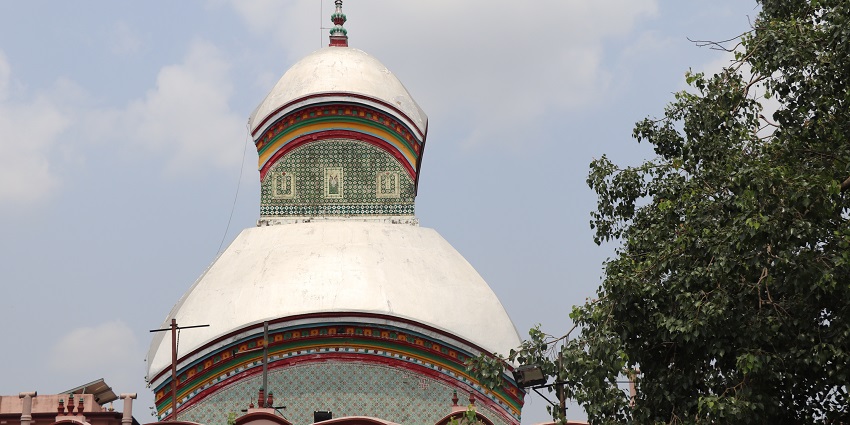 A picture of Kalighat Temple, known as one of the most revered temples in Kolkata.