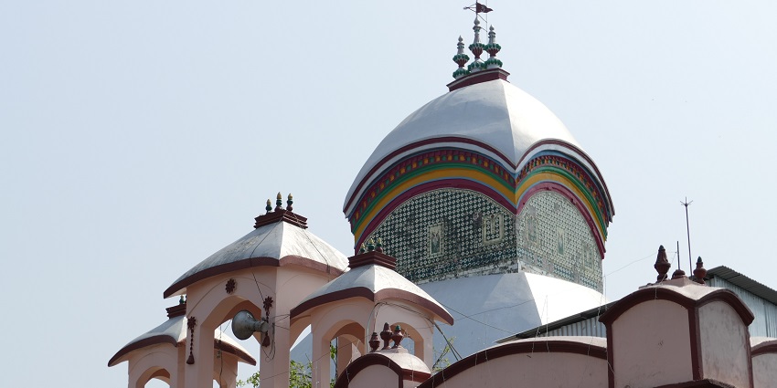 A picture of ancient Kalighat Kali Temple, a prominent temple dedicated to Goddess Kali.