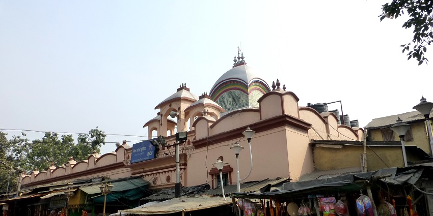 An image of Kalighat Temple, showing its spiritual significance during festivals