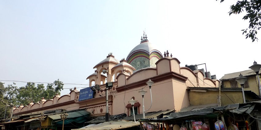 An image of Kalighat Temple, one of the most famous Shiva temples in Kolkata.