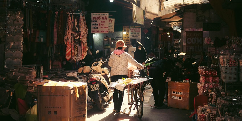 An image of the Kalimpong Bazar’s busy streets, transformed into an eerie location at night.