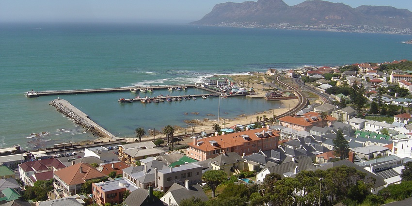 The picturesque Kalk Bay near the Boulder Beach with mountains on the side and clear sky, water view