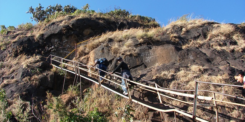 A picture of Kalsubai Peak, the highest point for Thane trekking, ideal for panoramic views