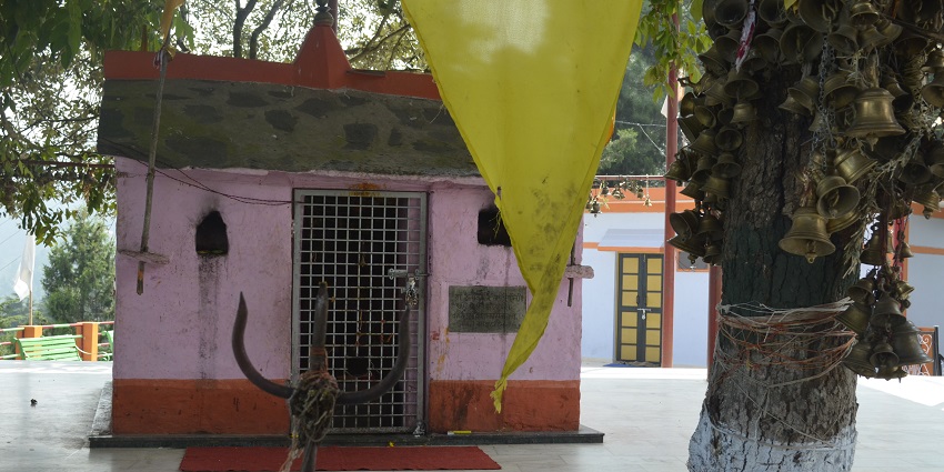 Places to visit in Pauri Garhwal feature the temple dedicated to Lord Shiva amidst picturesque nature