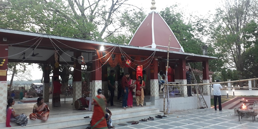 A picture of Kankalitala Temple in Kolkata, an important Kali temple in West Bengal.