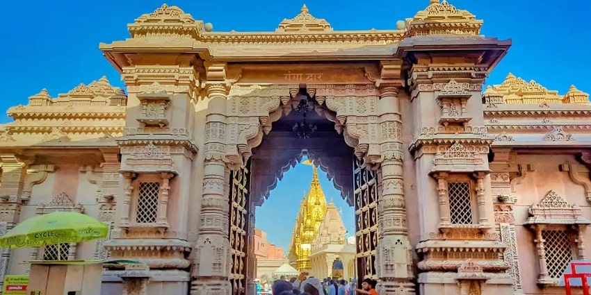 Kashi Vishwanath Temple, a tranquil Uttarakhand temple amidst hill stations