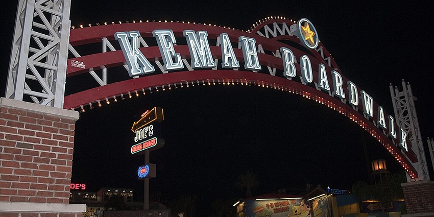 A picture of the entrance of Kemah Boardwalk, one of the best places to visit in Houston
