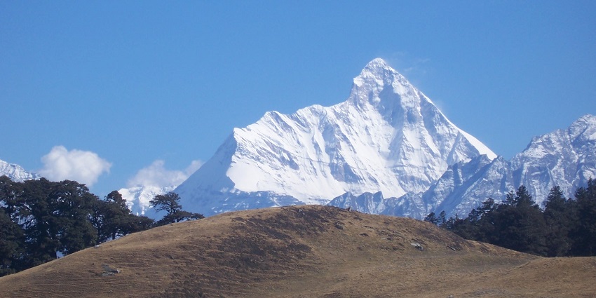 Trek offers panoramic views of Nanda Devi and surrounding mountains.