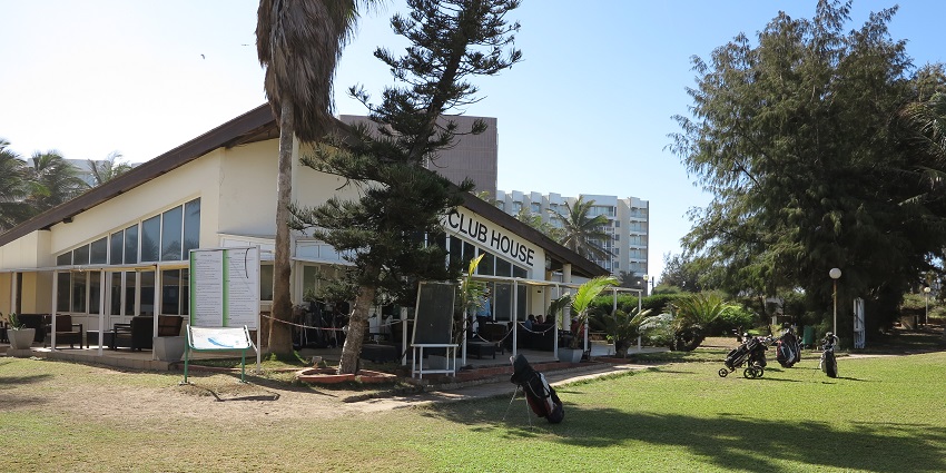 Expansive park with green spaces, lakes, and family activities.