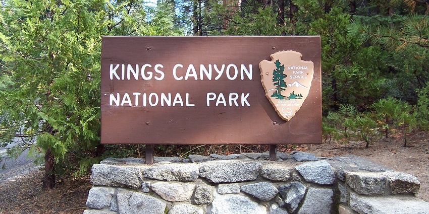 An image of the entrance of Kings Canyon, a famous place near Sequoia National Park.
