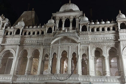 A picture of Jain Swetamber Panchayati Temple (Burrabazar) at night in Kolkata.