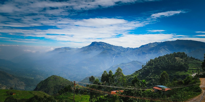 A picture of Koomban Viewpoint, which is the most stunning viewpoint, in Valparai.
