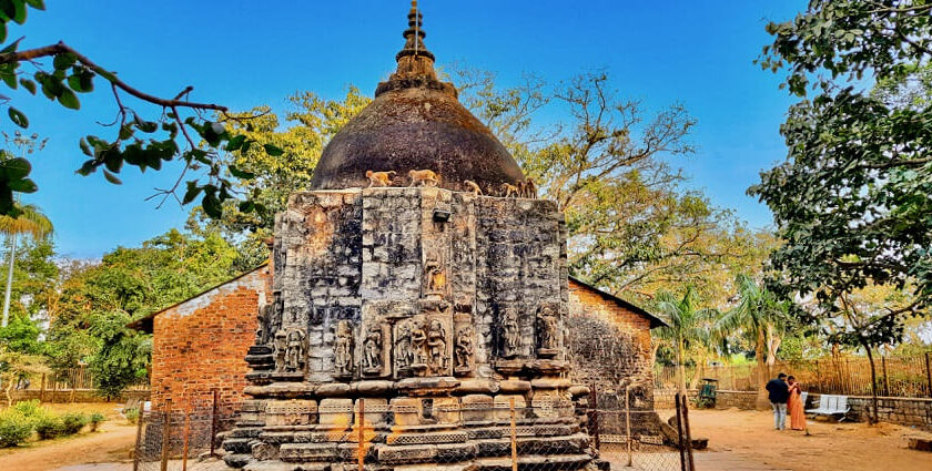 Image of Koteshwar temple surrounded by lush greenery during day time