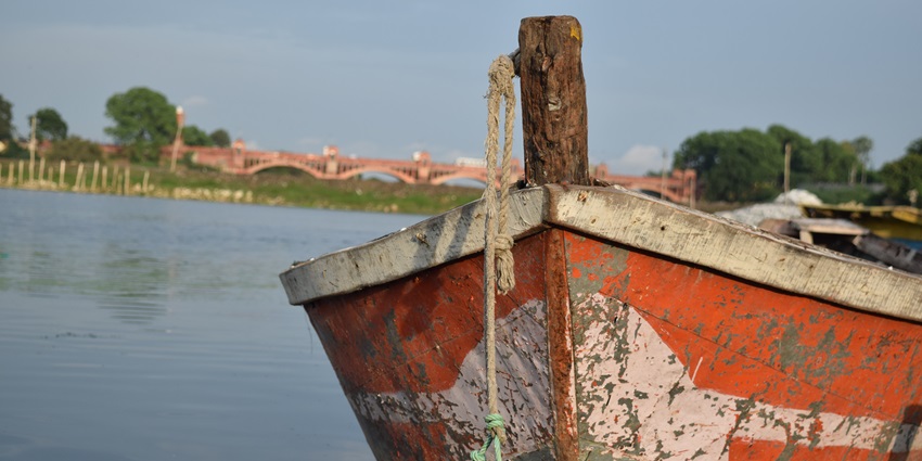 Peaceful view of Kudiya Ghat on the Gomti River - one of the best things to do in Lucknow, India.
