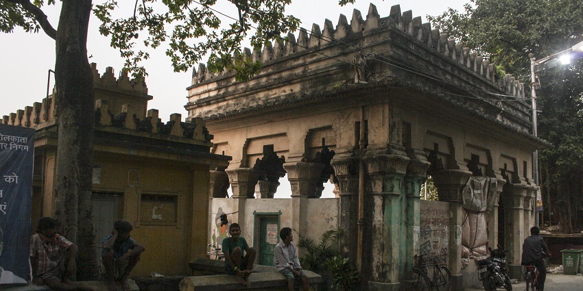 A picture of the Artisan’s colony Kumartuli, showcasing crafts near Dakshineswar Temple.