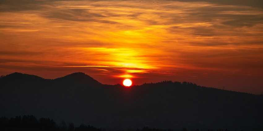 Trekking in Dehradun offers a sunrise view from Kunjapuri Temple, surrounded by mountains.