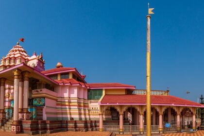 Kunkeshwar temple is a reflection of architecture along the coastline of Maharashtra.