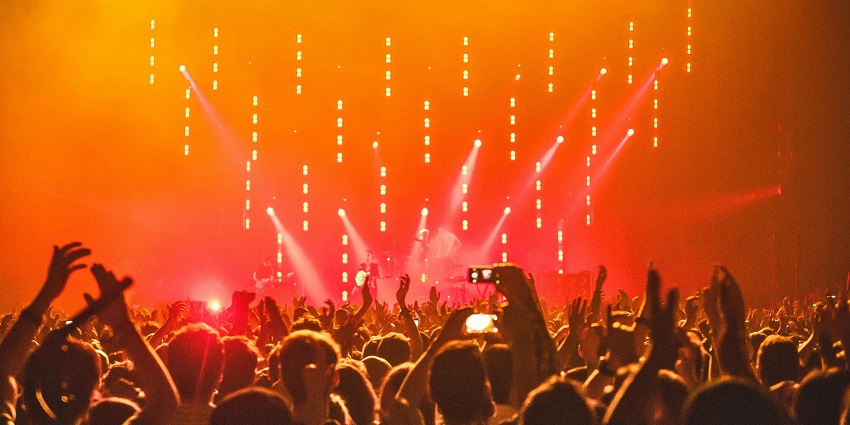A glimpse of Brussels nightlife offers drinks, snacks, and a relaxed atmosphere.