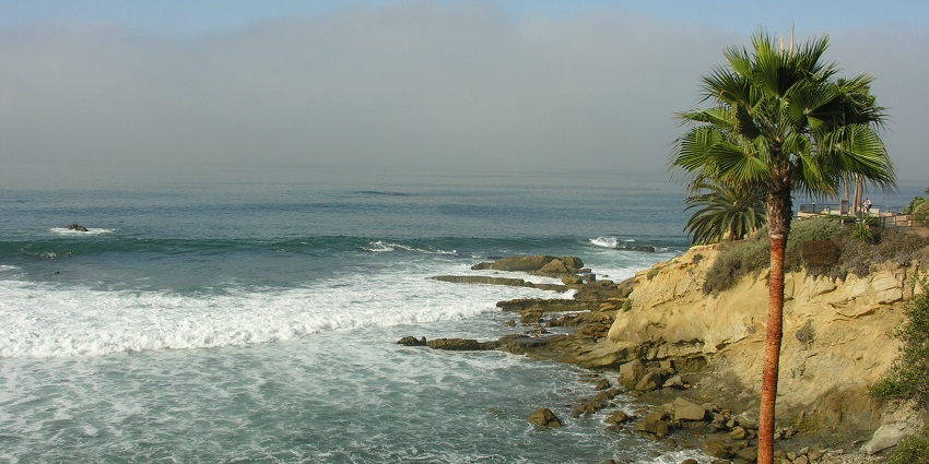 An image of Laguna Beach, one of the best beaches in Orange County California.