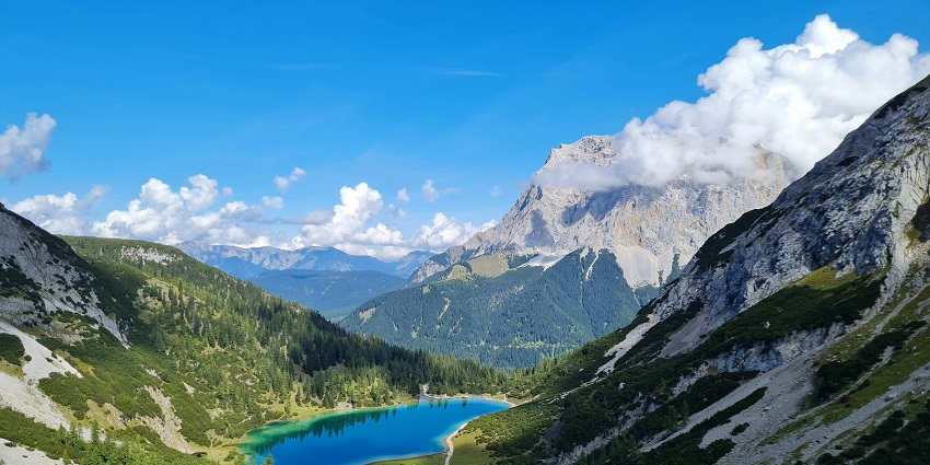 Explore Lake Lucerne Circuit's shores, a tracking paradise in Switzerland.