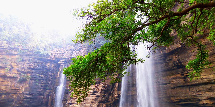 An image of Lakhaniya Dari Waterfall, one of the best places to visit in Vindhyanchal