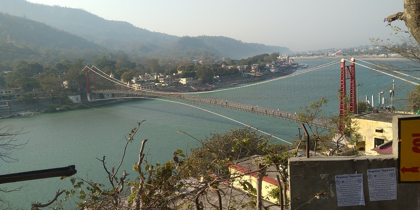 Iconic suspension bridge connecting two banks of the River Ganges.