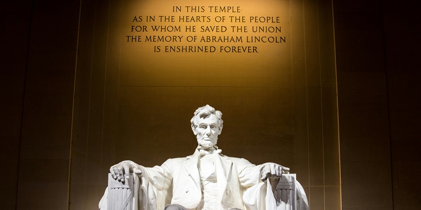 A distant outside view of the Lincoln Memorial, which has a marvellous architecture.