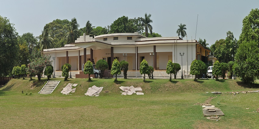 An image of Riverside Road where the Gandhi Museum Barrackpore is located.