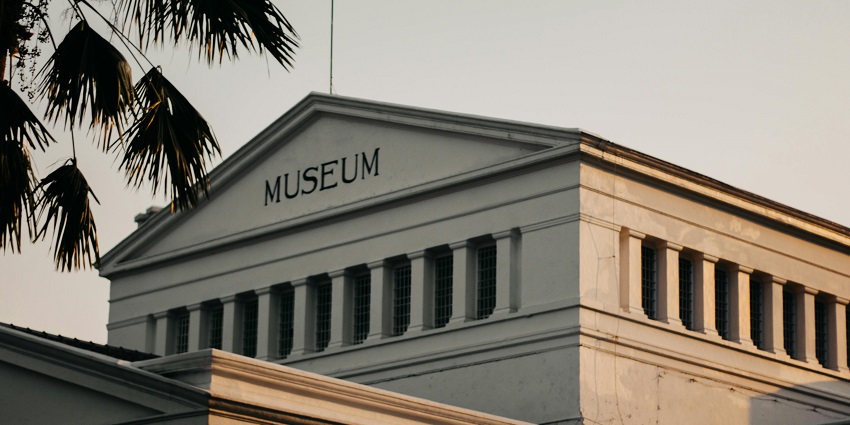A picture of the Purulia Science Museum that shows its architectural design and entrance.