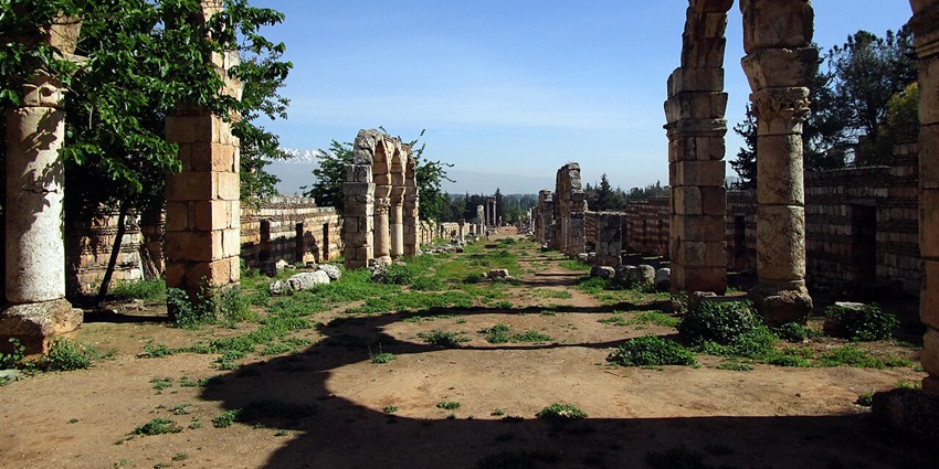 Baalbek temple complex in Beqaa Valley with a stunning mountain backdrop.