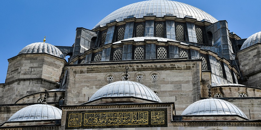 The Blue Mosque blending rich history, architecture, and spirituality in Istanbul.