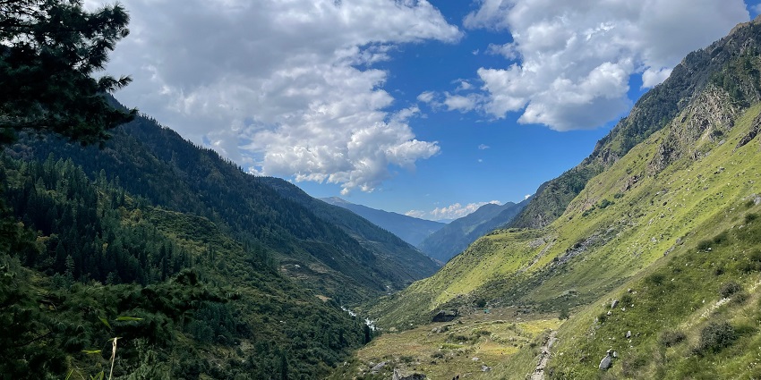 Uttarkashi in Uttarakhand is home to the Kashi Vishwanath Temple and scenic spots.