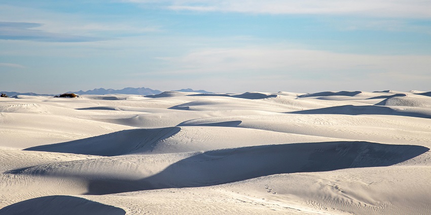An image of the white dunes at the stunning White Sands National Park, New Mexico.