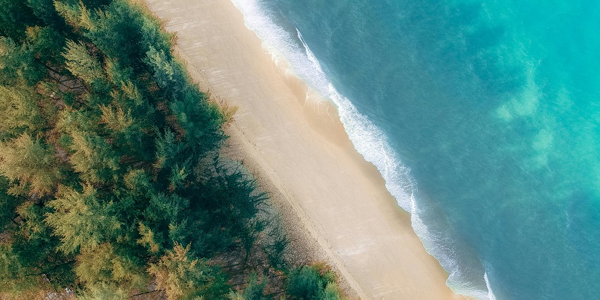 An image of the coastline of Tarkarli, highlighting its appeal for Snorkeling in Tarkarli