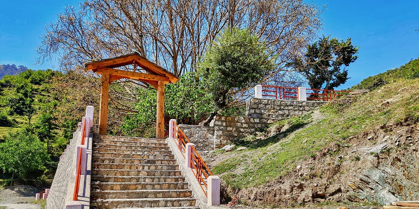 Lakhamandal Temple blanketed around the beautiful mountains in Uttarakhand
