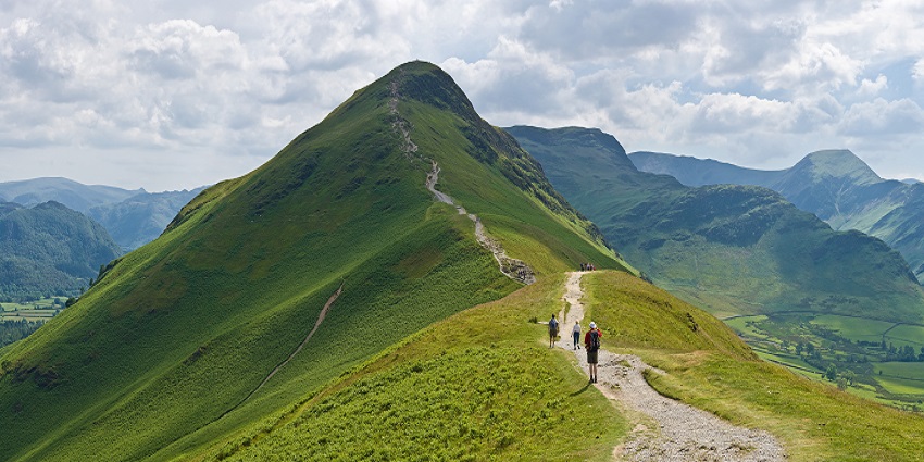 A perfect view of the Serene landscapes of Kurangani Hills trekking location to trails.