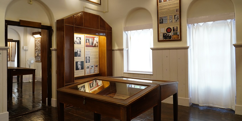 A picture of the Shantiniketan Museum building with a traditional architectural style.