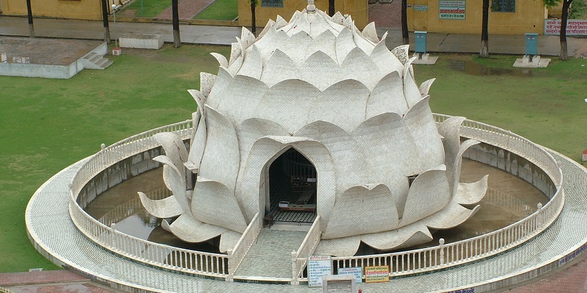 An image of Lotus temple, one of the best places to visit in Hastinapur
