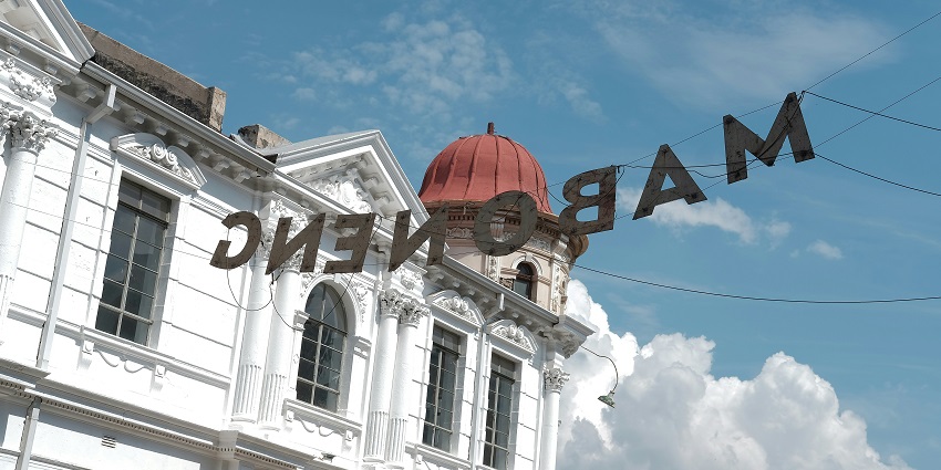 A trendy urban area known for its art galleries, boutiques, and vibrant restaurants.