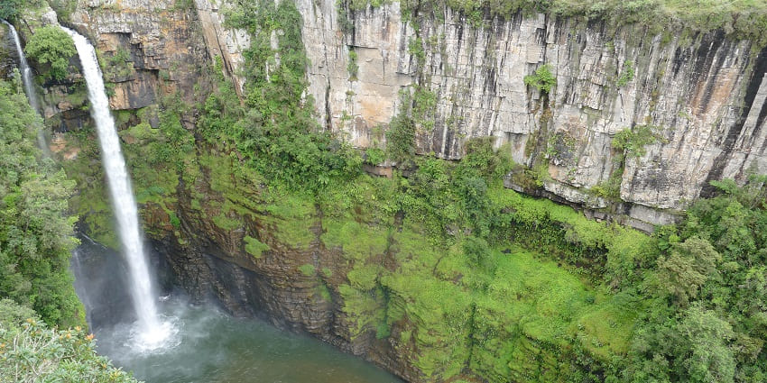 An amazing view of the tall Mac-Mac Waterfall.
