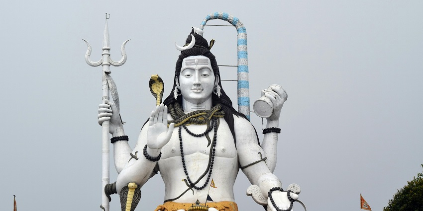 An image represents the idols of Hindu deitiy Shiva at a temple in Kolkata.