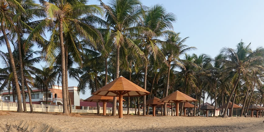 A shot of Mahabalipuram Beach, one of the top 5 beaches in Tamil Nadu.