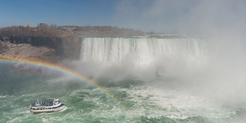 A vibrant view of mist-covered hills and water, one of the best places near Niagara Waterfalls.