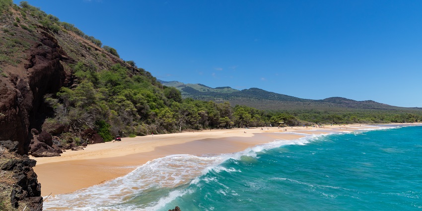 Big waves crashing at Makena Beach in Maui, showcasing the power of the ocean.